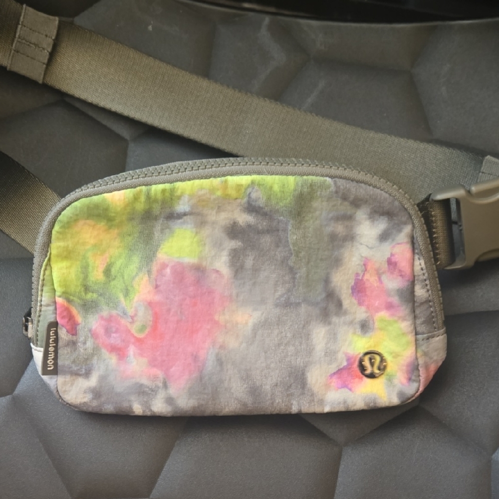 Lululemon Everywhere Belt Bag in a Hyper Dye/Multi Rover pattern